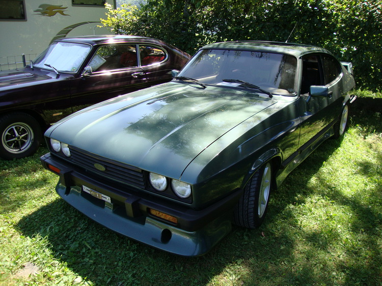 Spoiler, Seitenschweller, Heckflügel sowie 15 Zoll RS Sternfelgen für den 2.8 Injection
Spoiler, side skirts, rear wings and 15-inch RS star rims for the 2.8 Injection
Spoiler, jupes latérales, aileron arrière et jantes en étoile RS 15 pouces pour le 2.8 Injection Spoiler, Seitenschweller, Heckflügel sowie 15 Zoll RS Sternfelgen für den 2.8 Injection
Spoiler, side skirts, rear wings and 15-inch RS star rims for the 2.8 Injection
Spoiler, jupes latérales, aileron arrière et jantes en étoile RS 15 pouces pour le 2.8 Injection